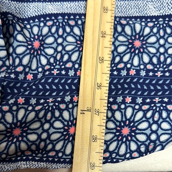 Blue and White Geometric Sleeveless Tank Top - Picture 6 of 8